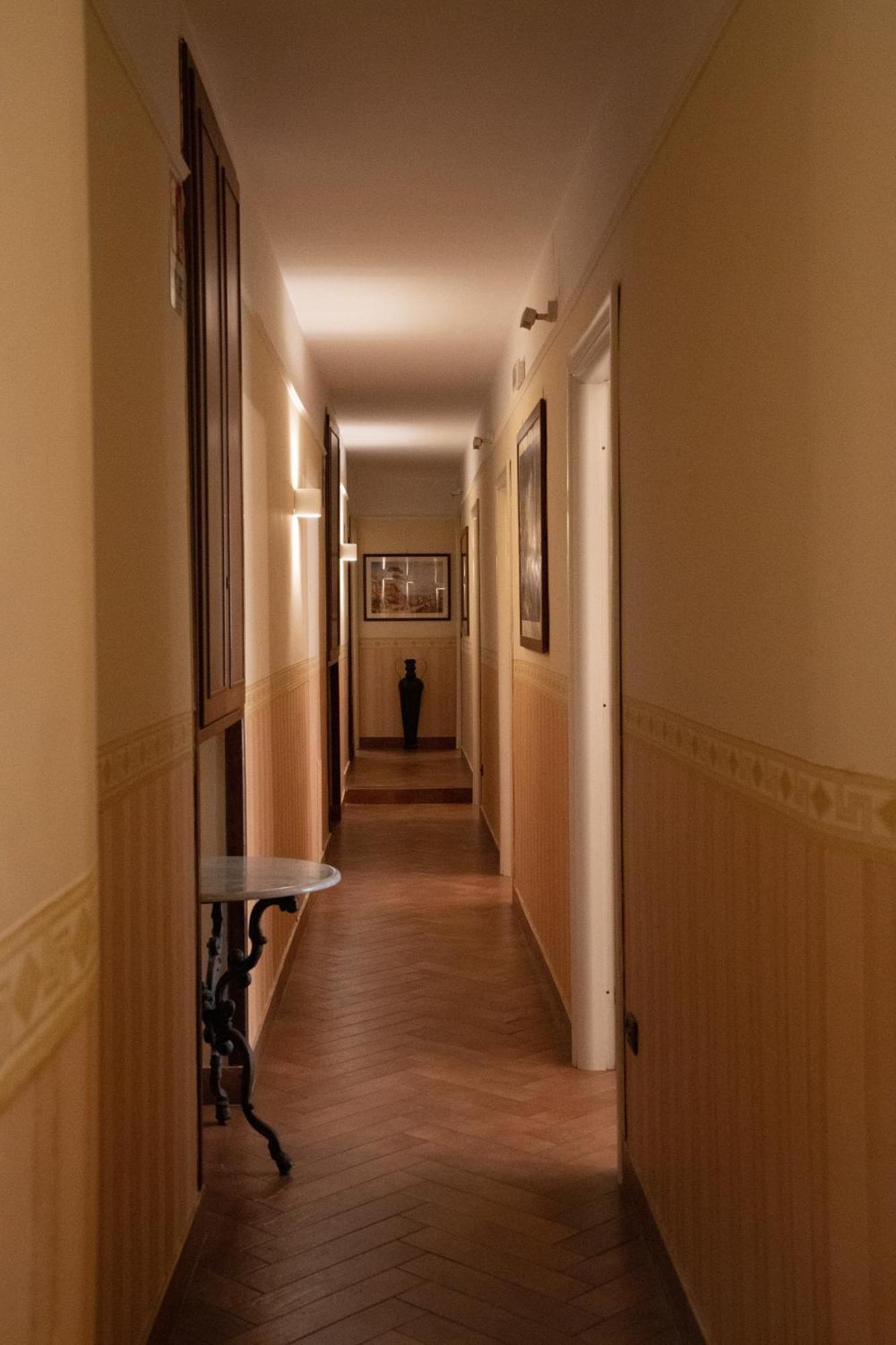 B&B Conte Cavour ナポリ エクステリア 写真