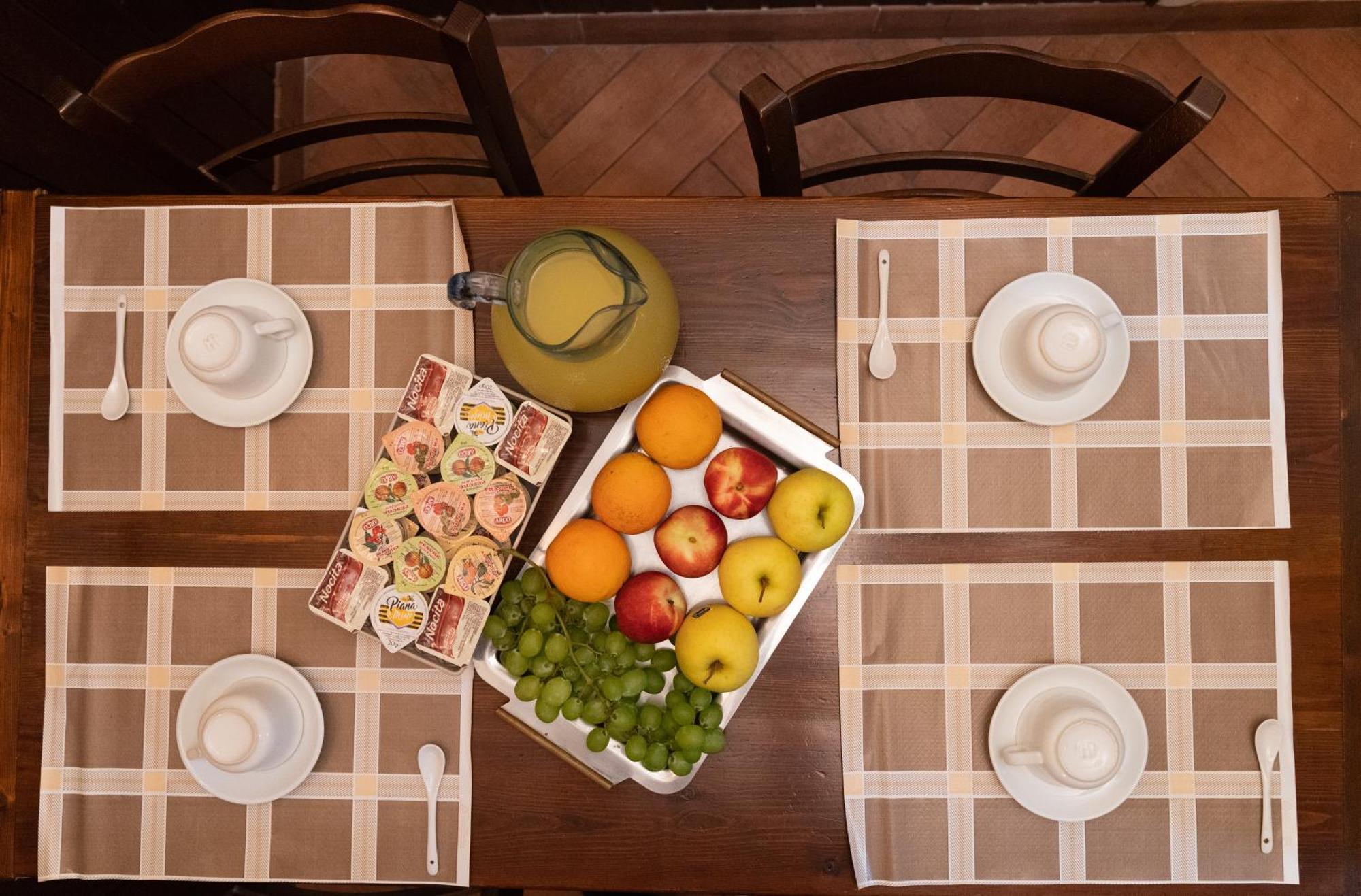 B&B Conte Cavour ナポリ エクステリア 写真