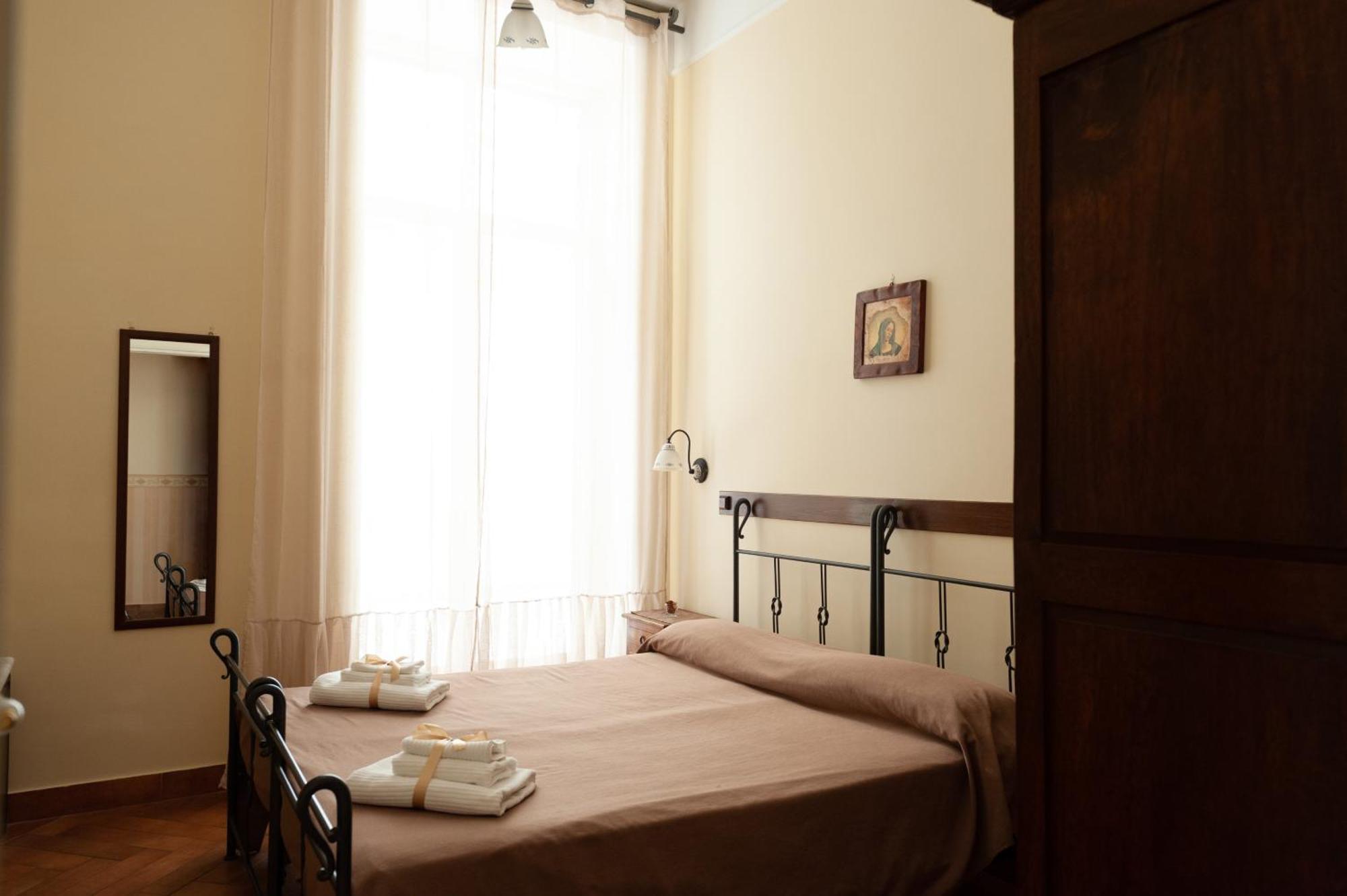 B&B Conte Cavour ナポリ エクステリア 写真