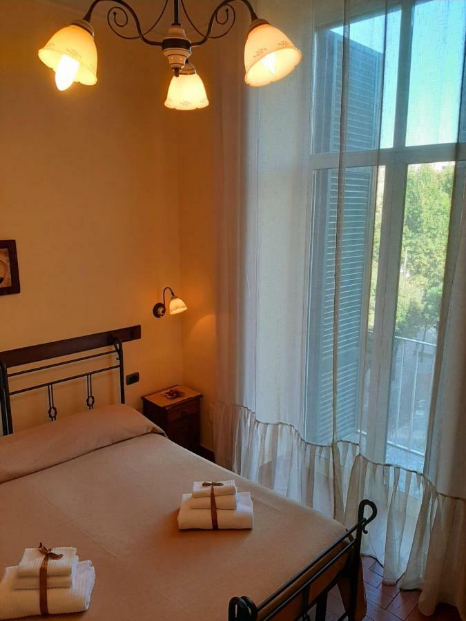 B&B Conte Cavour ナポリ エクステリア 写真